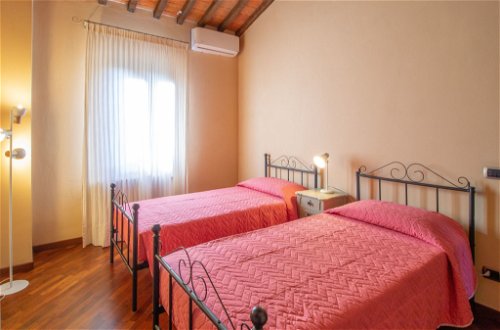 Foto 18 - Haus mit 3 Schlafzimmern in Lucignano mit privater pool und garten