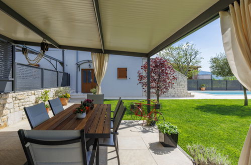 Foto 44 - Casa de 2 quartos em Kršan com piscina privada e jardim