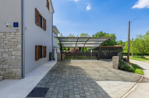 Foto 46 - Casa de 2 quartos em Kršan com piscina privada e jardim