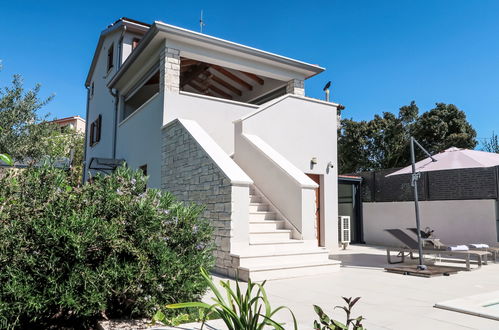 Photo 6 - Maison de 2 chambres à Kršan avec piscine privée et jardin