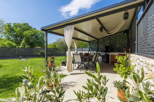 Foto 42 - Casa de 2 quartos em Kršan com piscina privada e jardim