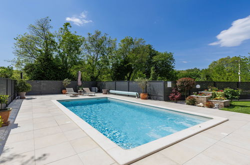 Foto 2 - Casa de 2 quartos em Kršan com piscina privada e jardim