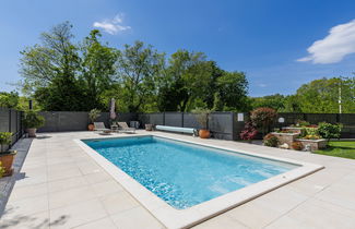 Foto 2 - Casa de 2 quartos em Kršan com piscina privada e jardim