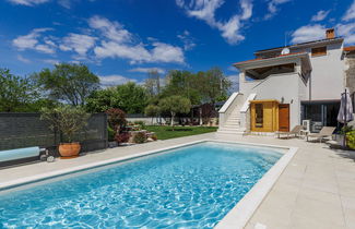 Foto 1 - Casa de 2 quartos em Kršan com piscina privada e jardim