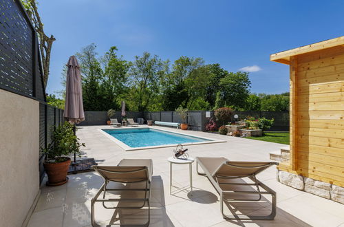 Foto 11 - Casa de 2 quartos em Kršan com piscina privada e jardim