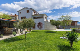 Photo 2 - Maison de 2 chambres à Kršan avec piscine privée et jardin