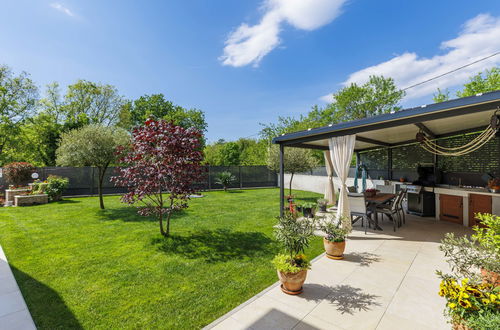Foto 3 - Casa de 2 quartos em Kršan com piscina privada e jardim
