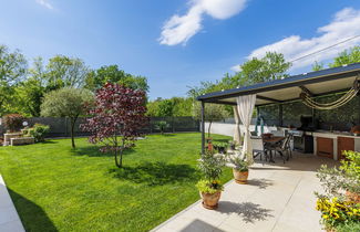 Foto 3 - Casa de 2 quartos em Kršan com piscina privada e jardim