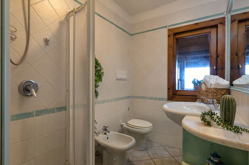 Photo 15 - 1 bedroom Apartment in Golfo Aranci with garden and sea view