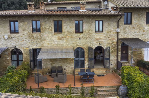 Foto 30 - Appartamento con 2 camere da letto a San Gimignano con piscina e giardino