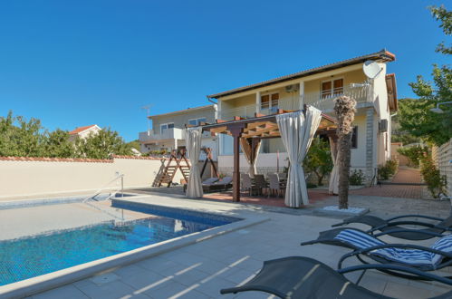 Photo 1 - Maison de 4 chambres à Stankovci avec piscine privée et vues à la mer