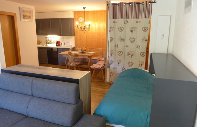 2 bedroom Apartment in Crans-Montana with garden and terrace - Photo 10