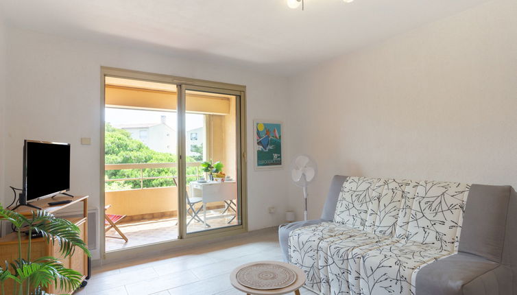 Foto 1 - Apartamento en Hyères con terraza y vistas al mar