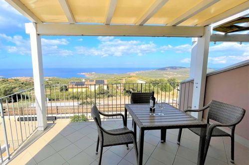 Foto 1 - Apartamento de 1 quarto em Trinità d'Agultu e Vignola com piscina e vistas do mar