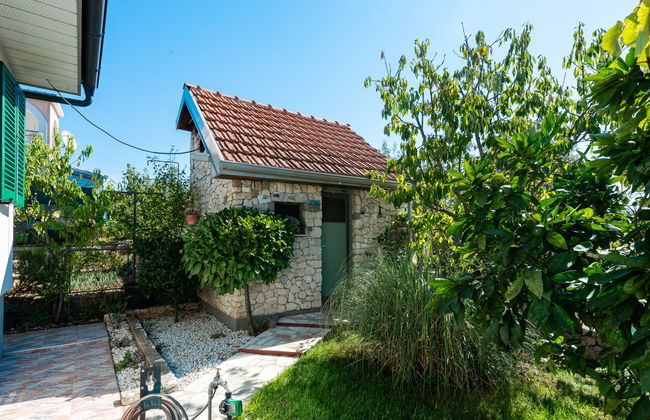Casa de 4 quartos em Bilice com piscina privada e jardim - Foto 30
