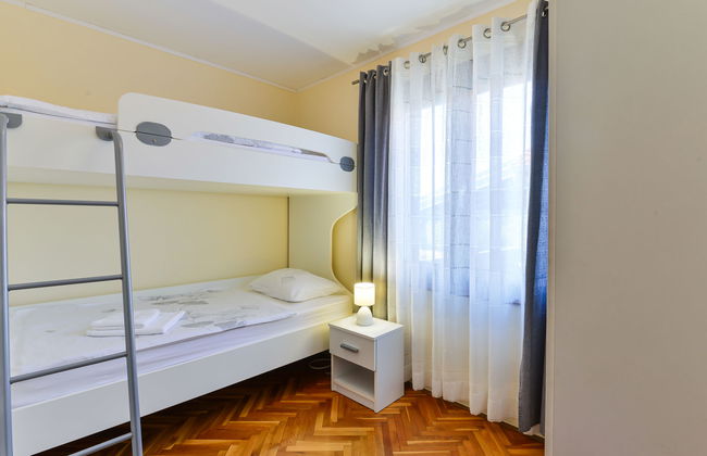 Casa de 4 quartos em Bilice com piscina privada e jardim - Foto 21