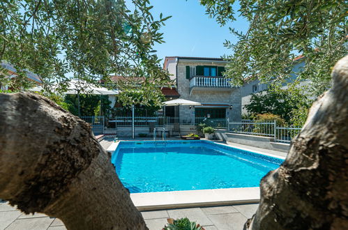 Photo 3 - Maison de 3 chambres à Bilice avec piscine privée et vues à la mer