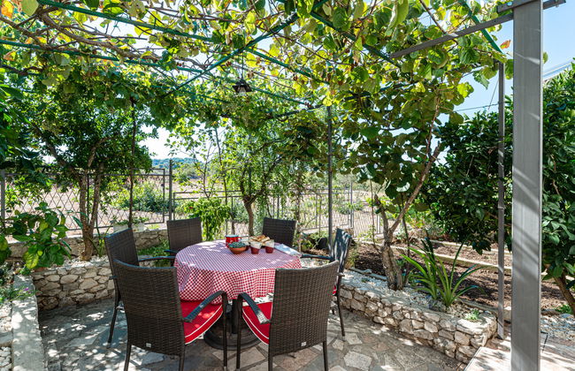 Casa de 4 quartos em Bilice com piscina privada e jardim - Foto 29