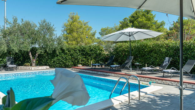 4 bedroom House in Bilice with private pool and garden - Photo 2