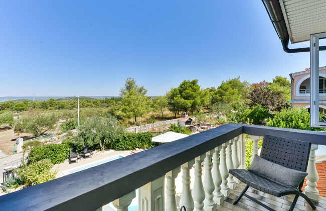 Casa de 4 quartos em Bilice com piscina privada e jardim - Foto 17
