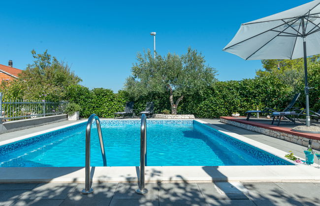 Casa de 4 quartos em Bilice com piscina privada e jardim - Foto 31