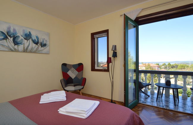 Casa de 4 quartos em Bilice com piscina privada e jardim - Foto 15