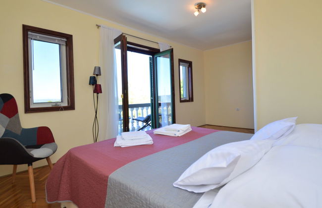 Casa de 4 quartos em Bilice com piscina privada e jardim - Foto 14