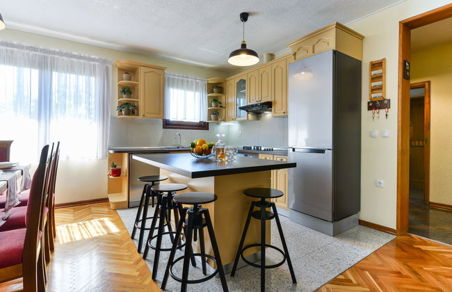 Casa de 4 quartos em Bilice com piscina privada e jardim - Foto 11