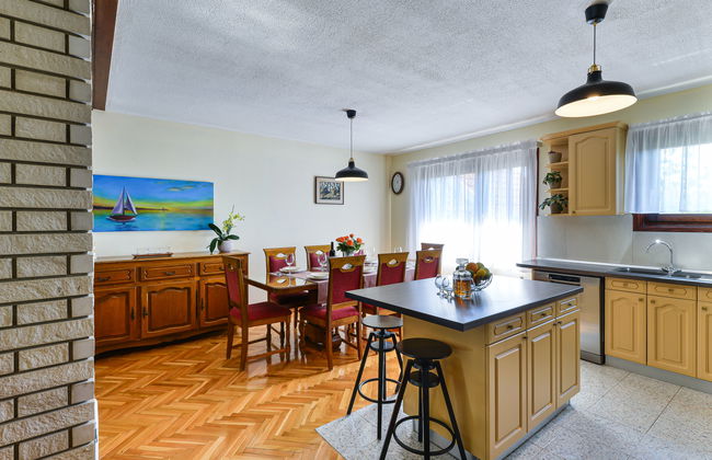 Casa de 4 quartos em Bilice com piscina privada e jardim - Foto 8