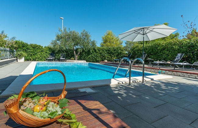Casa de 4 quartos em Bilice com piscina privada e jardim - Foto 27