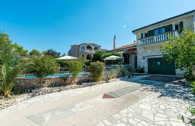 Casa de 4 quartos em Bilice com piscina privada e jardim - Foto 32