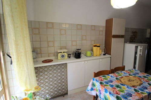 Foto 10 - Apartamento de 1 quarto em Luino com jardim e terraço