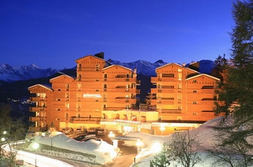 Foto 19 - Apartamento de 1 habitación en Crans-Montana con piscina y vistas a la montaña