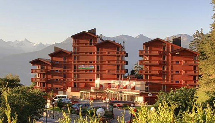 Foto 1 - Apartamento de 2 habitaciones en Crans-Montana con piscina y vistas a la montaña