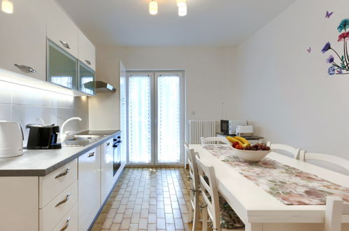 Photo 12 - 2 bedroom Apartment in Umag with terrace and sea view