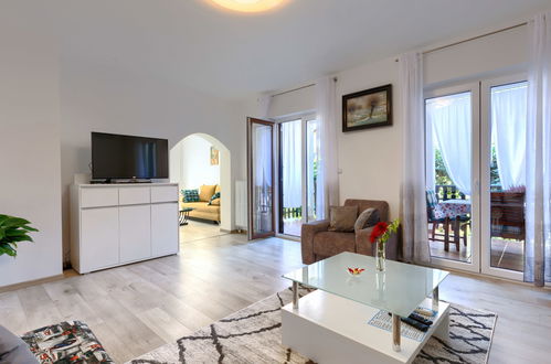 Foto 9 - Apartamento de 2 habitaciones en Umag con terraza y vistas al mar