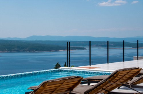 Foto 6 - Casa con 3 camere da letto a Crikvenica con piscina privata e vista mare