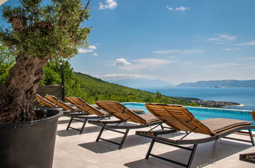 Photo 1 - Maison de 3 chambres à Crikvenica avec piscine privée et vues à la mer