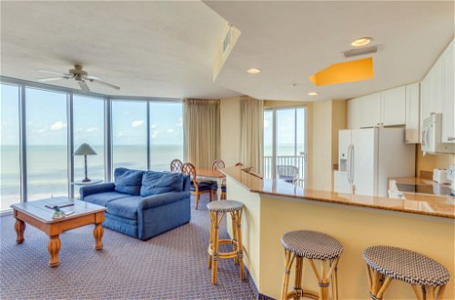 Photo 2 - 2 bedroom Apartment in Fort Myers Beach with swimming pool and sea view