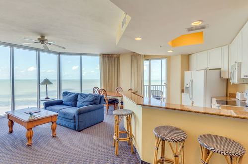 Photo 2 - 2 bedroom Apartment in Fort Myers Beach with swimming pool and sea view