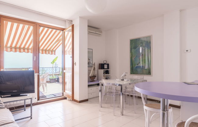 Apartamento de 2 quartos em Ospedaletti com piscina e jardim - Foto 2