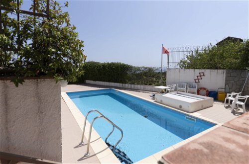 Foto 6 - Apartamento de 1 habitación en Ospedaletti con piscina y vistas al mar