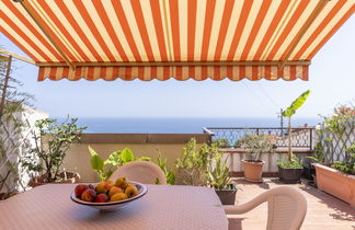 Photo 2 - 1 bedroom Apartment in Ospedaletti with swimming pool and sea view