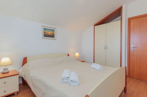 Foto 8 - Appartamento con 1 camera da letto a Privlaka con giardino e vista mare