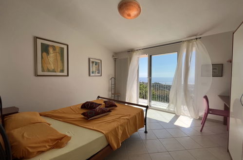 Foto 37 - Haus mit 5 Schlafzimmern in Imperia mit privater pool und blick aufs meer