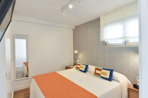 Foto 10 - Appartamento con 2 camere da letto a Spagna con giardino e vista mare