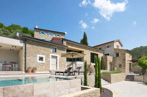 Foto 3 - Casa con 3 camere da letto a Buzet con piscina privata e giardino