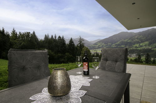 Foto 3 - Appartamento con 2 camere da letto a Hart im Zillertal con giardino e terrazza