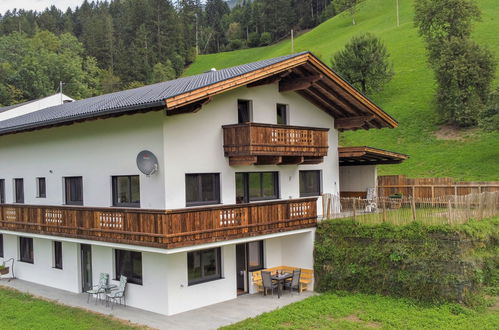 Foto 1 - Appartamento con 2 camere da letto a Hart im Zillertal con giardino e terrazza