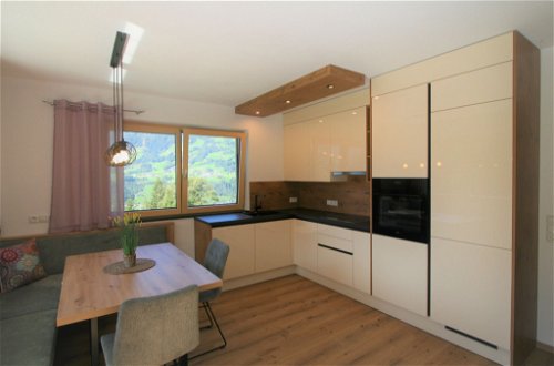 Foto 18 - Appartamento con 2 camere da letto a Hart im Zillertal con giardino e vista sulle montagne